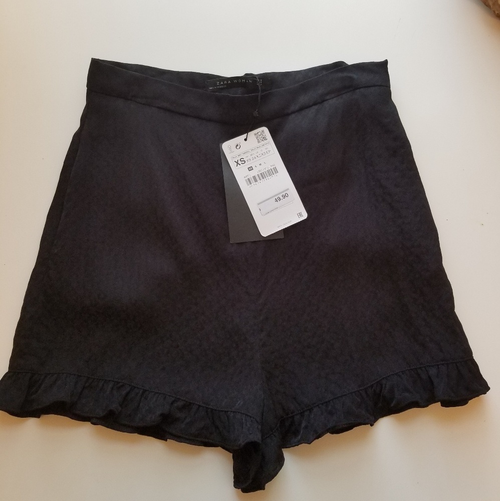 NWT Zara high waisted shorts with frill bottom